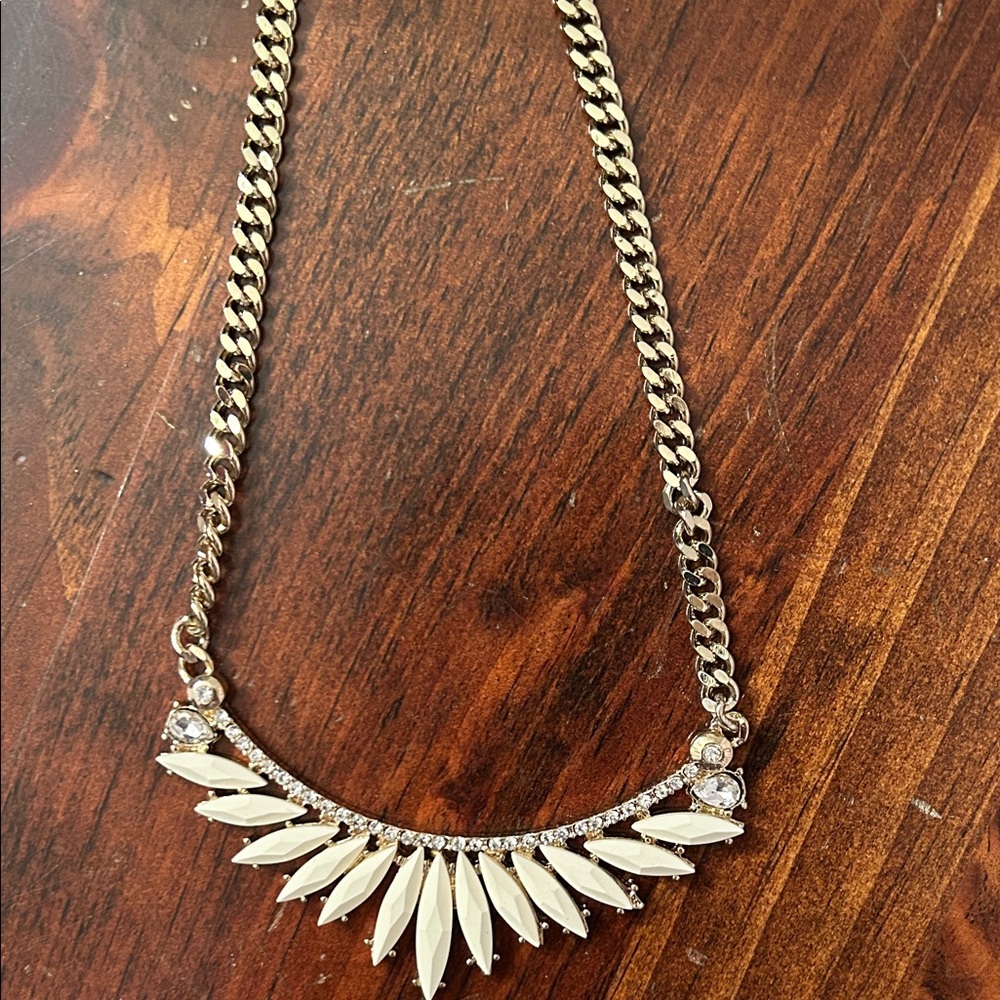 NEW Gold tone Bib Fan Necklace - Picture 6 of 11